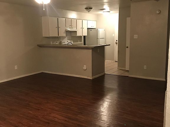 4th image of 718 S Oak St APT B