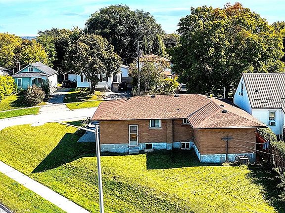 4th image of 532 Montrave Ave