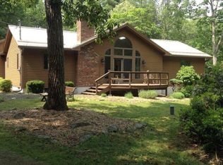 104 Chestnut Hill Rd, Shohola, PA 18458