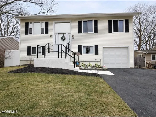 15 Commodore Court, Barnegat, NJ 08005
