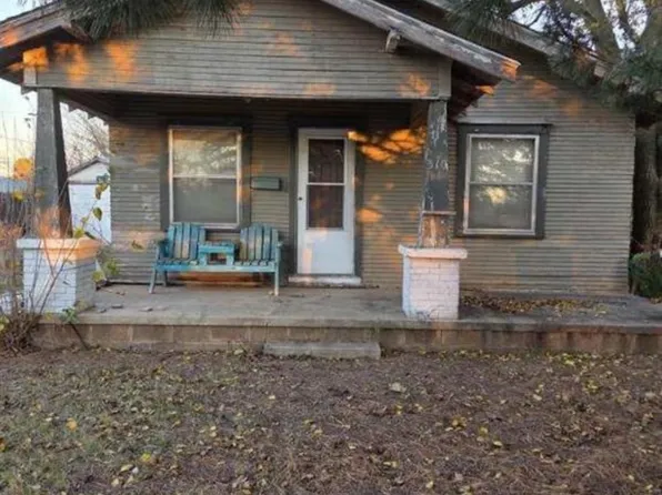 310 N Dakota Ave, Mangum, OK 73554
