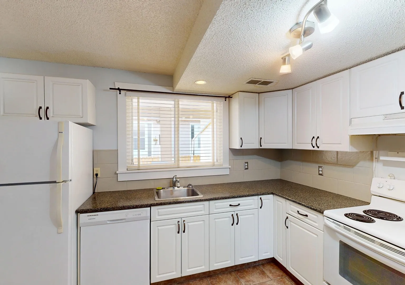 5 Hunterview Dr Nw — Photo 1