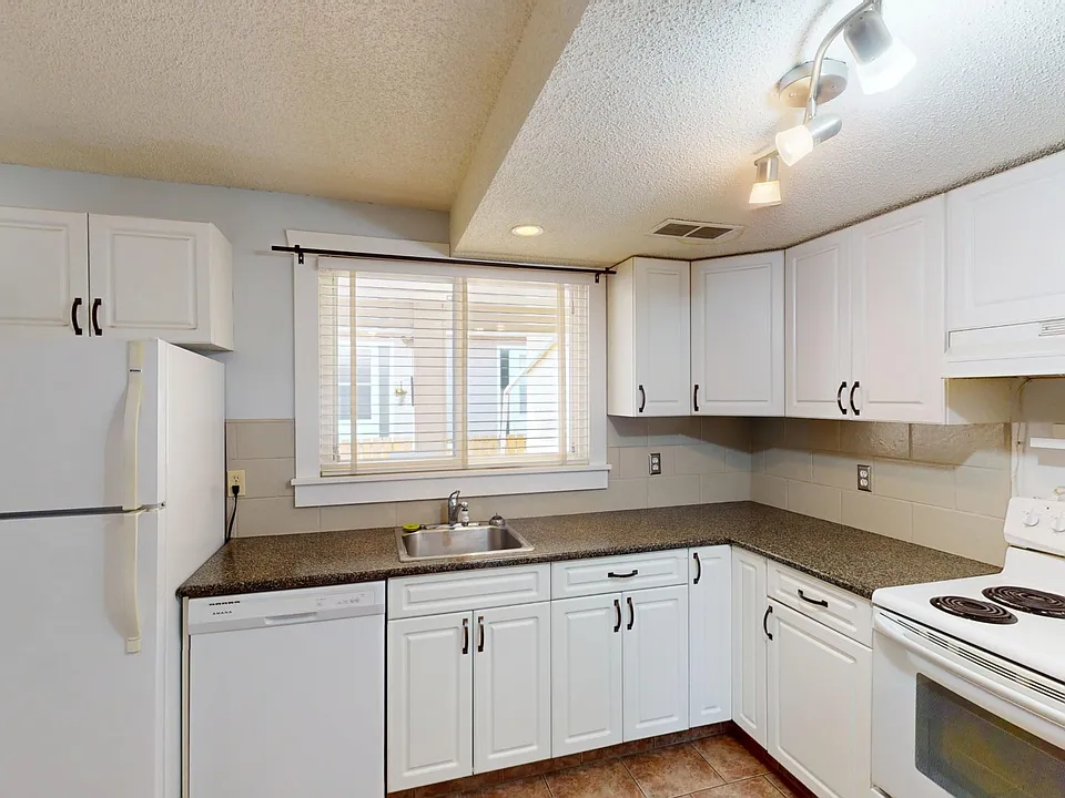 5 Hunterview Dr NW