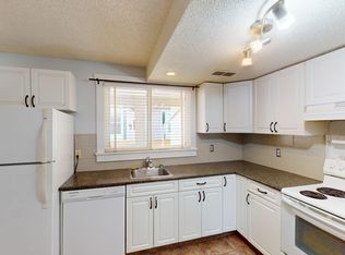 5 Hunterview Dr NW, Calgary, AB T2K4P8