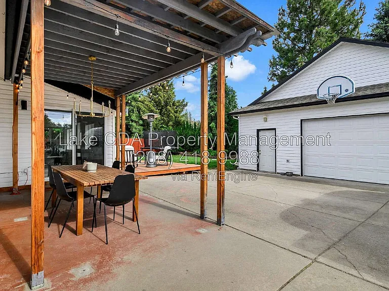 2082 E Greenleaf Ln — Photo 36