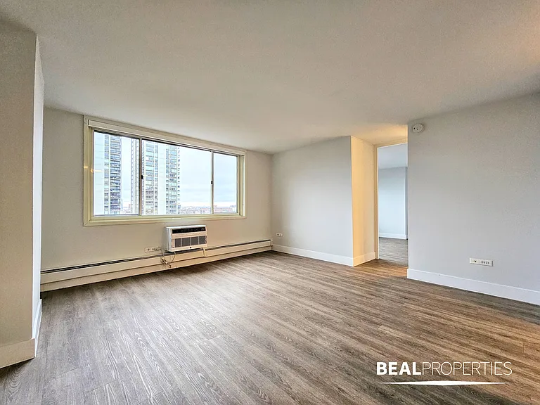 1344 N Dearborn — Photo 20