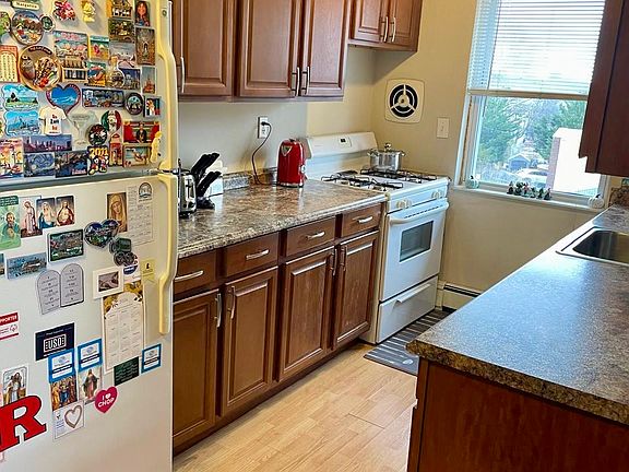 5th image of 202 12th St APT 12