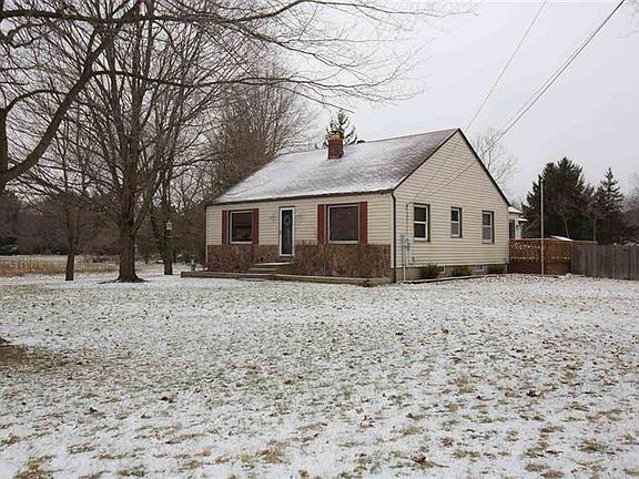 3rd image of 57213 Crumstown Hwy