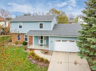 2004 Single Tree Ln, Bloomington, IL 61704