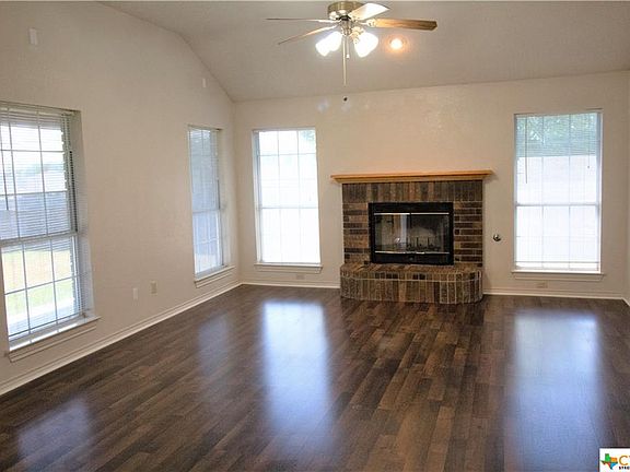 3rd image of 2519 Creek Dr