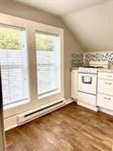 227 8th St E Photo 1