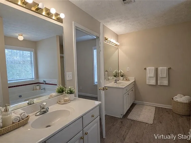 710 Suwanee Lakes Cir — Photo 19