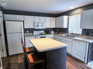 6488 Somerset Ct, Holly, MI 48442