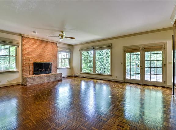 4th image of 104 Burlington Ct