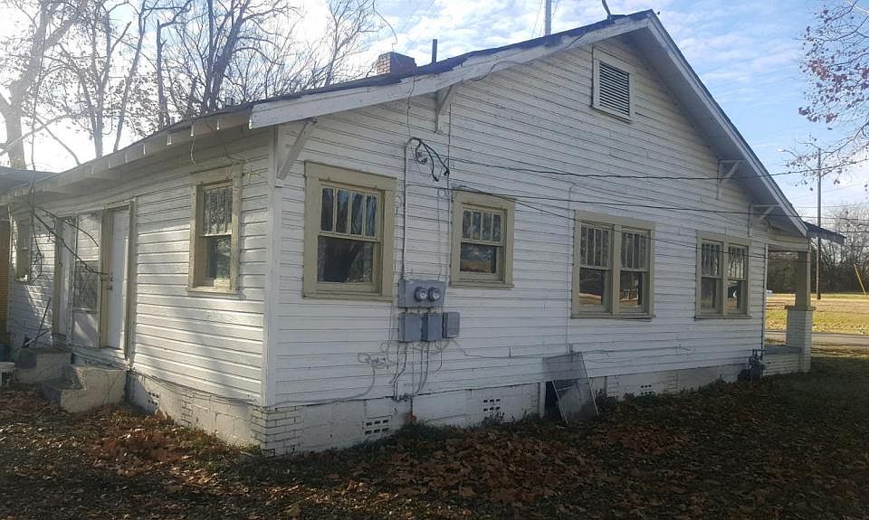 1st image of 727 21st Ave W