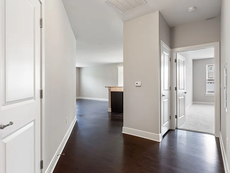 Essex Chase Apartments — Photo 29