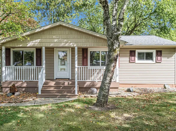 7141 Riegler St, Grand Blanc, MI 48439