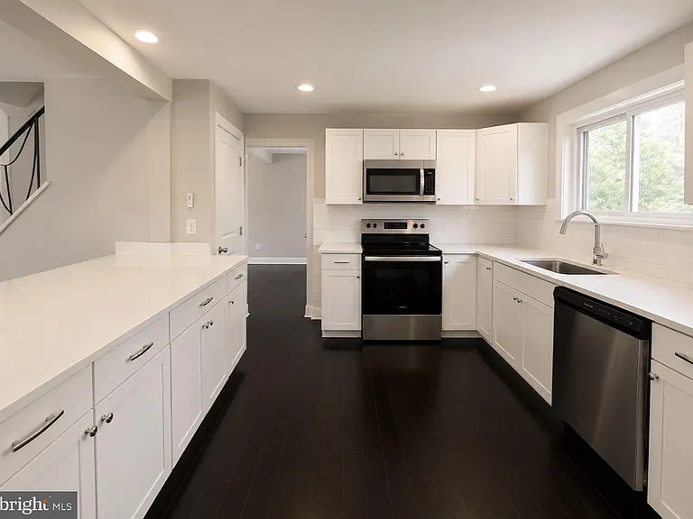 256 W Beidler Rd — Photo 9