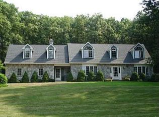 10 Deer Run Dr, Wilbraham, MA 01095
