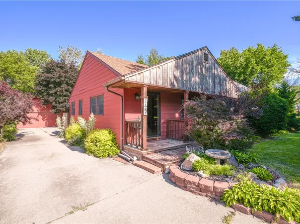 2400 Reynolds Ln, Des Moines, IA 50317