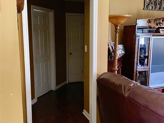 4th image of 288 Baptiste Cir