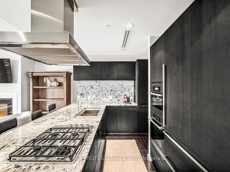 180 University Ave #2403 — Photo 10