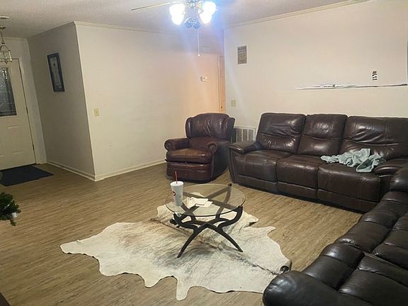 4th image of 110 Botts Ave