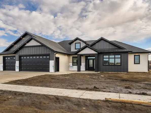 4117 Kites Ln, Bismarck, ND 58503