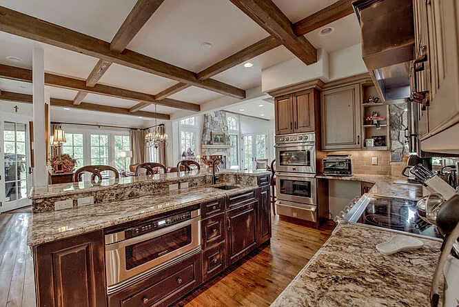 5 bed, 5000 sqft, $12,000 — Photo 3
