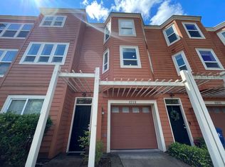 4918 SW View Point Ter, Portland, OR 97239