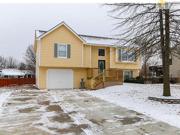 Over-sized one car garage!