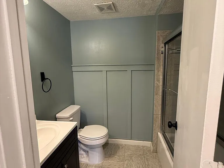 805 London Ct — Photo 17
