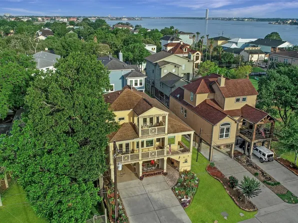 150 Rosewood Rd, Clear Lake Shores, TX 77565