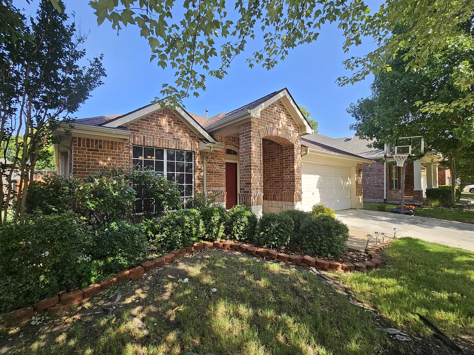 8562 Robertson Dr — Photo 2