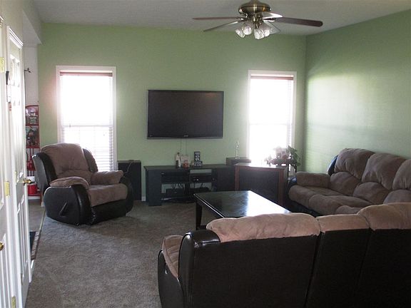 3rd image of 1916 Peace Rose Ln