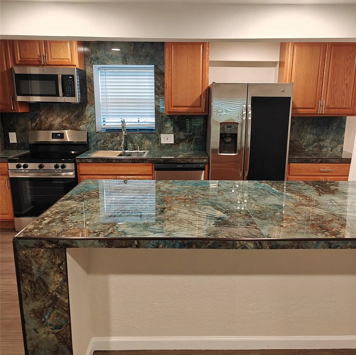 4 bed, 2.0 bath, 2022 sqft, $3,000 — Photo 2