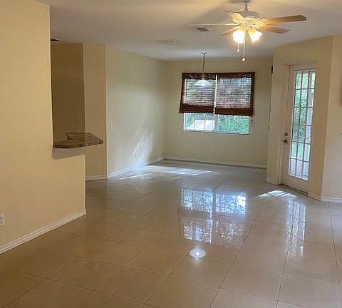 2nd image of 3687 Oakdale 105 Cir