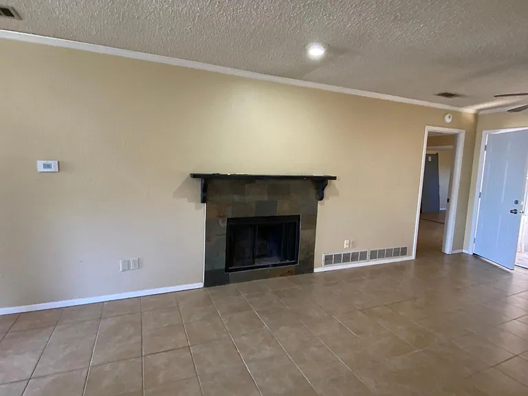 2748 Parkchester Dr — Photo 2