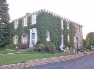 17 E Maple Ave, Roselle, IL 60172