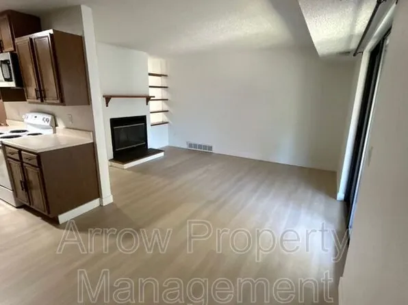 205 E Arbor Ave #304G, Bismarck, ND 58504