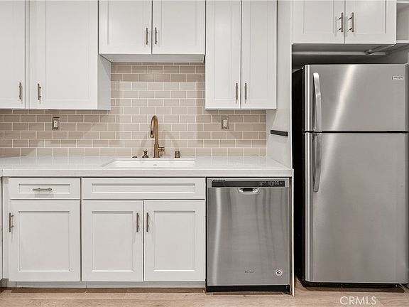 3rd image of 532 N Rossmore Ave APT 107