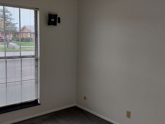 5th image of 804 Berkley Cir