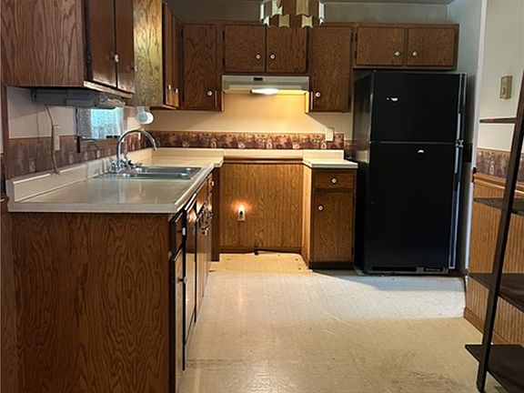 3rd image of 145 Jackson St
