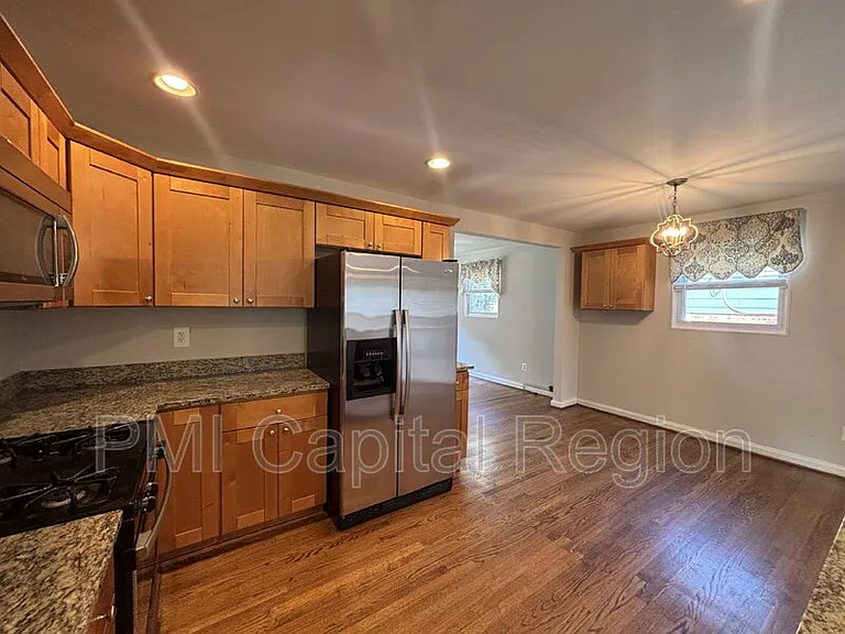 4706 Red Fox Rd — Photo 7