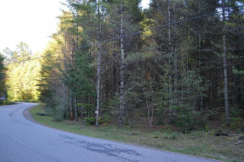 2nd image of L8.26 Hendricks Road