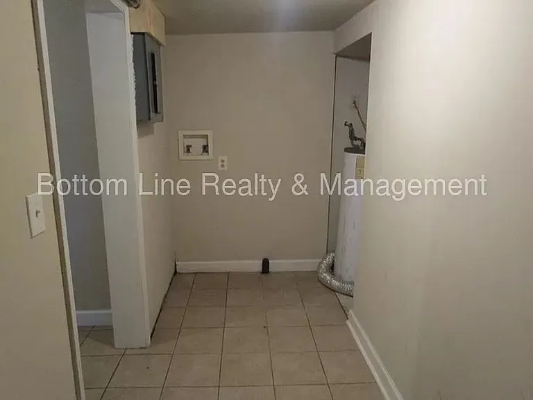 3912 Plainview Rd — Photo 4
