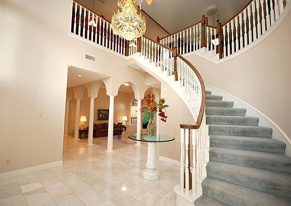2nd image of 2602 Willowyck Cir