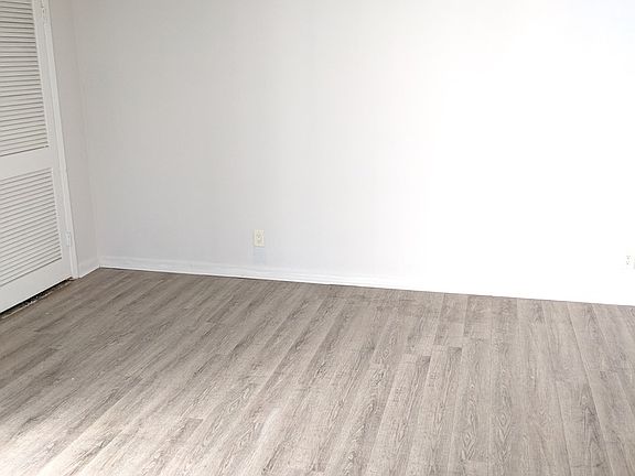 5th image of 900 19th Ave S APT 207