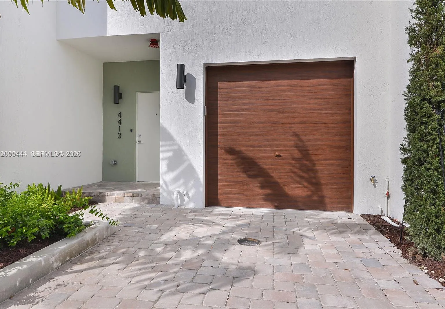 Strata At Plantation — Photo 2
