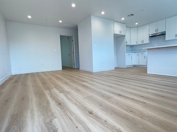 3rd image of 7954 Vicky Ave #5
